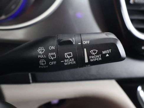 Used 2023 Chrysler Pacifica Touring-L FWD image 40