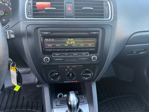 Used 2014 Volkswagen Jetta SE FWD image 15