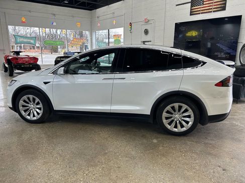 Used 2020 Tesla Model X Long Range image 5