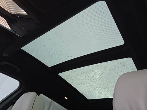 Used 2025 BMW X7 M60i w/ Executive Package image 31