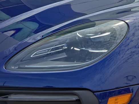 Used 2026 Porsche Macan AWD/4WD image 30