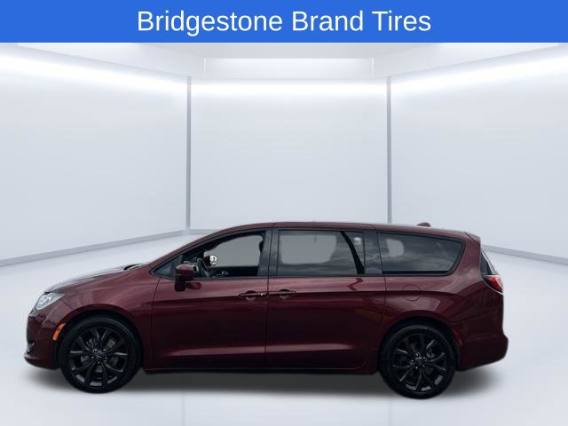 Used 2020 Chrysler Pacifica Touring w/ S Appearance Package FWD image 16