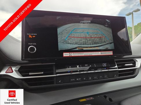 Certified 2025 Toyota Sienna XLE FWD image 34