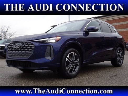 Certified 2025 Audi Q5 Premium w/ Convenience Package image 1