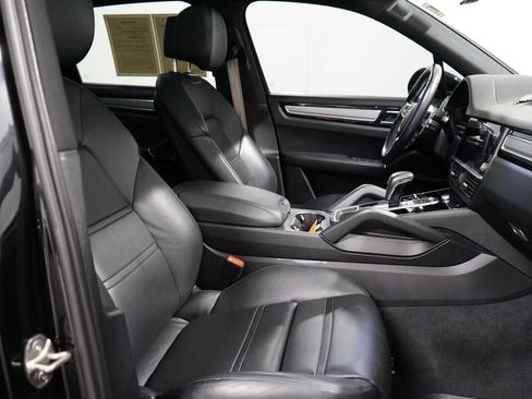 Used 2023 Porsche Cayenne Platinum Edition AWD/4WD image 23
