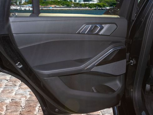 Used 2024 BMW X6 xDrive40i image 12