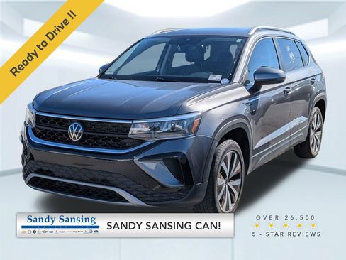 Used 2024 Volkswagen Taos SE image 1