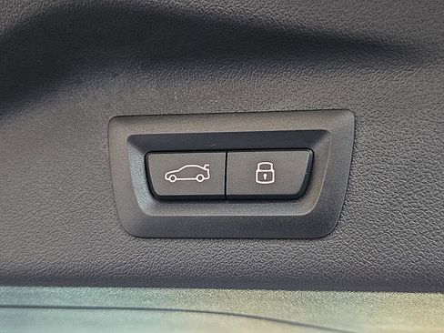 Used 2024 BMW X7 M60i w/ Executive Package image 29