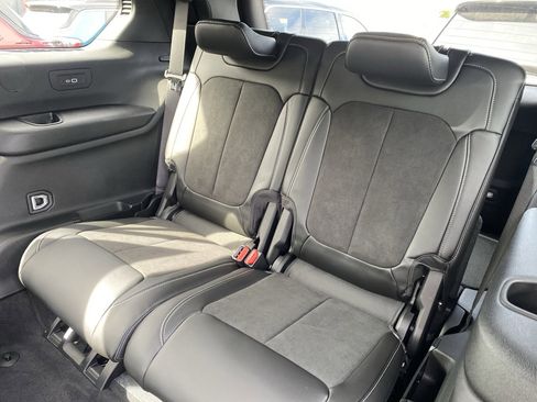 New 2025 Jeep Grand Cherokee L Laredo image 22