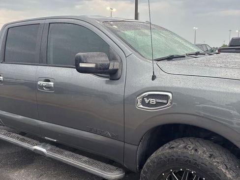 Used 2017 Nissan Titan SV AWD/4WD image 13