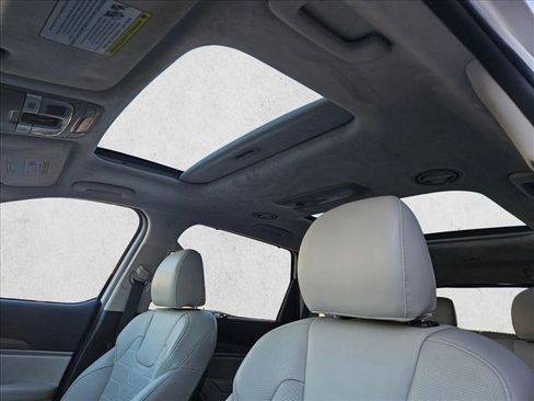 Used 2020 Kia Telluride SX w/ SX Prestige Package image 16