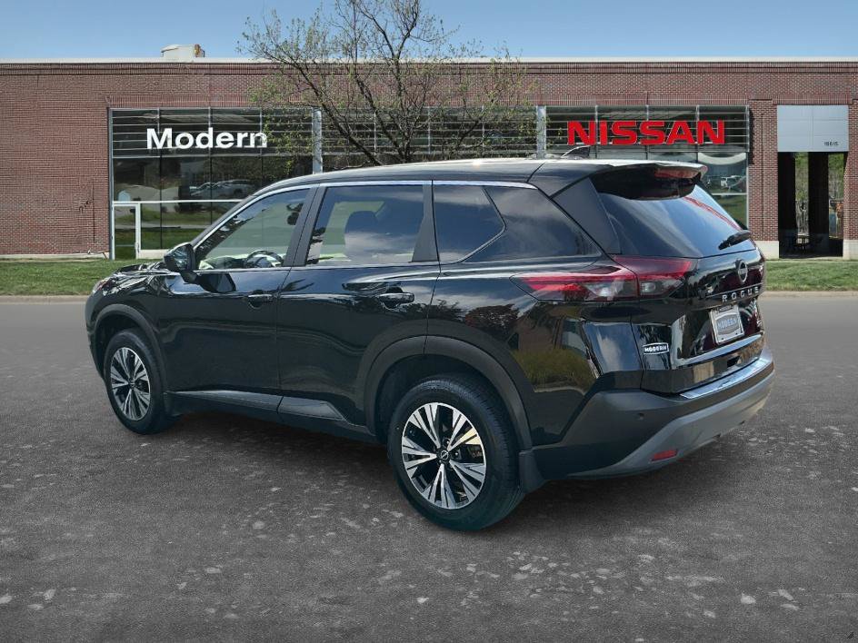 Certified 2023 Nissan Rogue SV FWD image 2