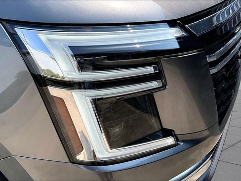 Certified 2025 Nissan Armada SL RWD image 28