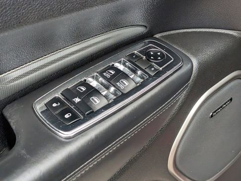 Used 2019 Dodge Durango R/T w/ Technology Group AWD/4WD image 17