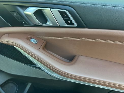 Used 2024 BMW X7 xDrive40i w/ M Sport Package image 23