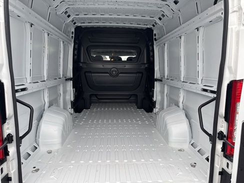 Used 2025 RAM ProMaster 3500 w/ Crew Van Package image 9