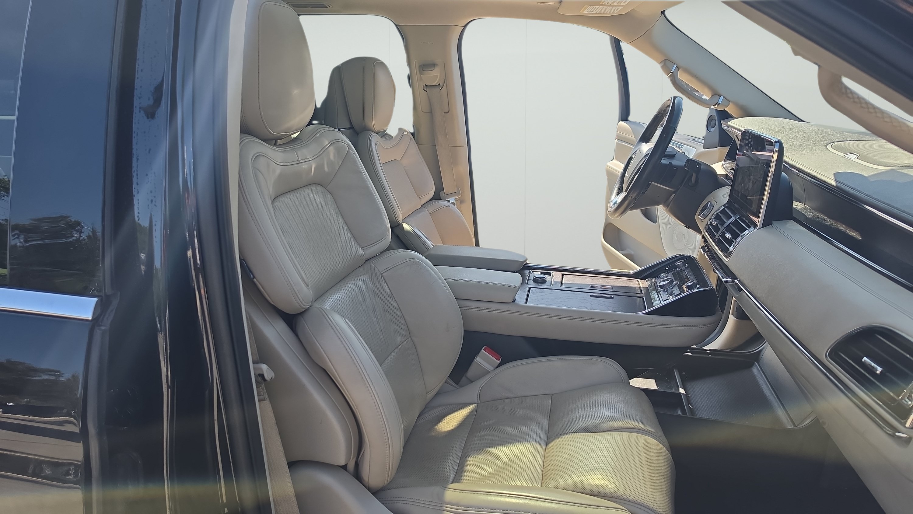 Used 2020 Lincoln Navigator L Reserve w/ Luxury Package AWD/4WD image 25
