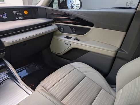 Certified 2024 Lincoln Nautilus Reserve w/ Equipment Group 202A image 19