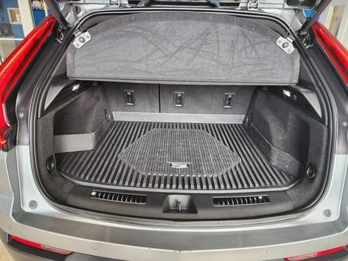 Used 2023 Cadillac XT4 Premium Luxury w/ Cold Weather Package AWD/4WD image 15