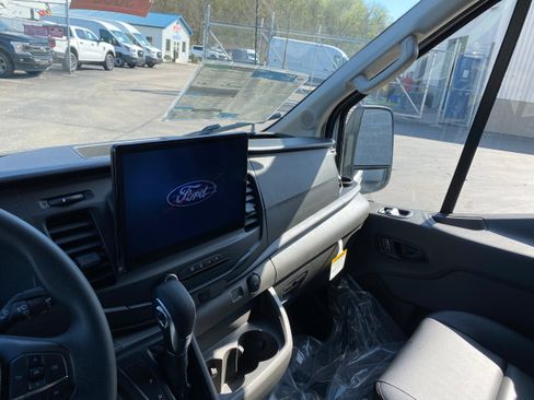New 2026 Ford Transit 250 148 Medium Roof RWD image 13