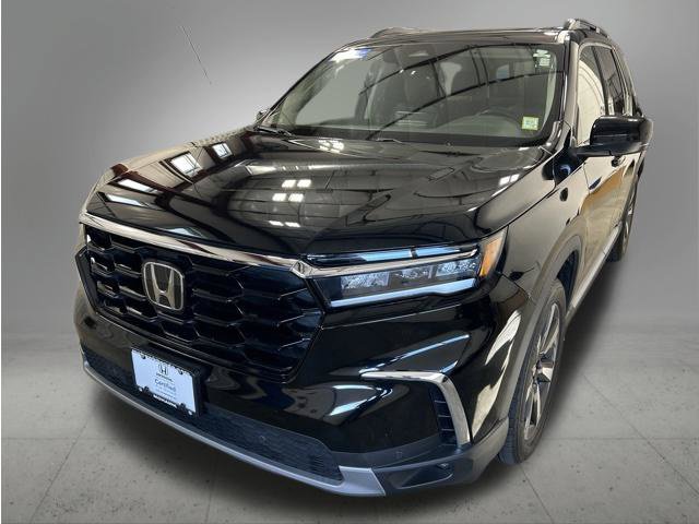 Certified 2025 Honda Pilot Touring image 1