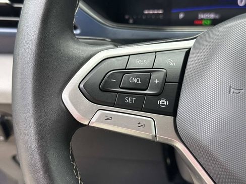 Used 2022 Volkswagen Taos SE w/ Panoramic Sunroof Package FWD image 37