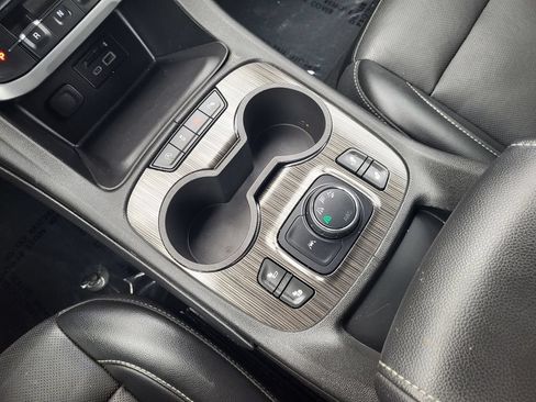Used 2023 GMC Acadia SLT AWD/4WD image 16