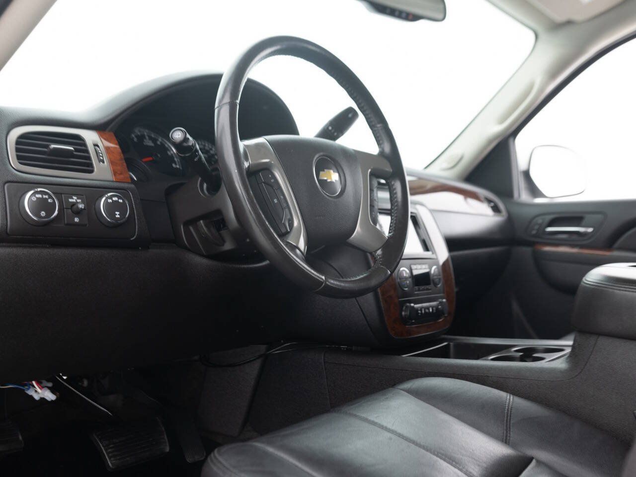 Used 2013 Chevrolet Suburban LT w/ Luxury Package AWD/4WD image 30