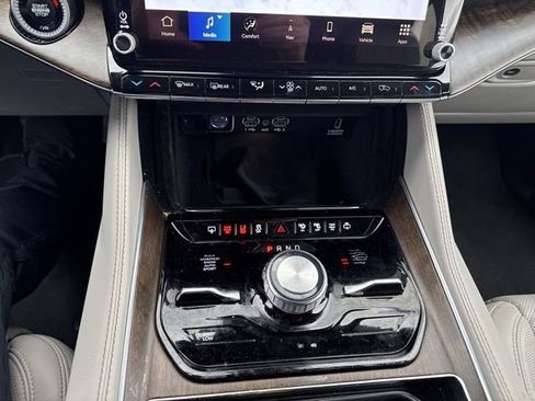 Used 2022 Jeep Grand Wagoneer Series I image 16