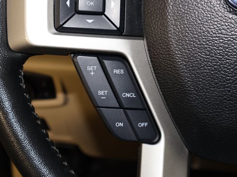 Used 2017 Ford F250 Lariat w/ Lariat Value Package image 28