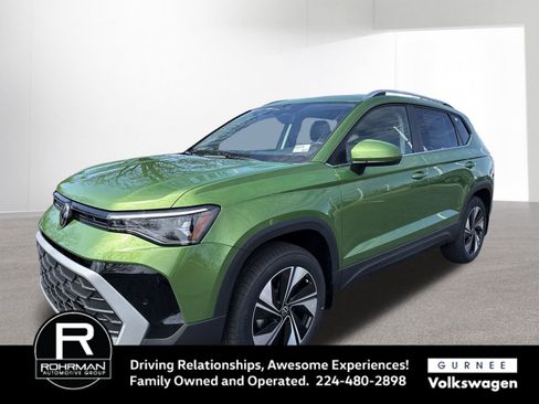 Used 2025 Volkswagen Taos SE image 4