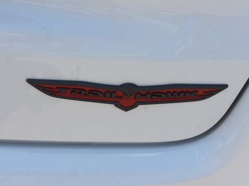 Used 2025 Jeep Compass Trailhawk AWD/4WD image 8
