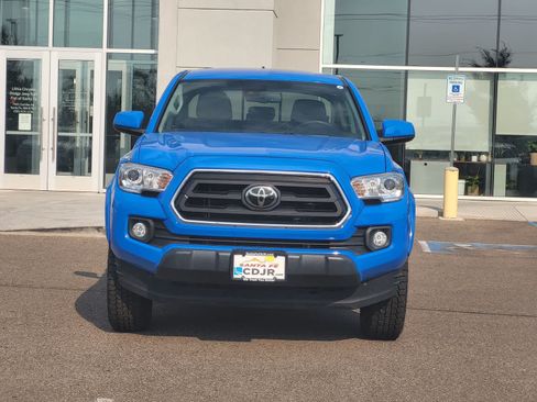 Used 2020 Toyota Tacoma SR5 RWD image 2
