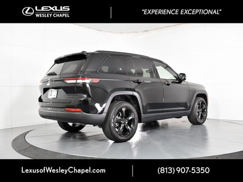 Used 2024 Jeep Grand Cherokee Limited w/ Black Appearance Package image 6