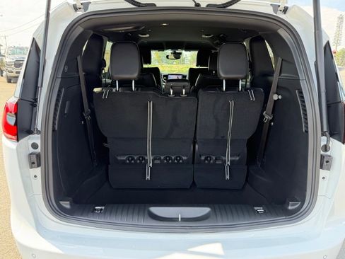 New 2026 Chrysler Pacifica Select FWD image 5