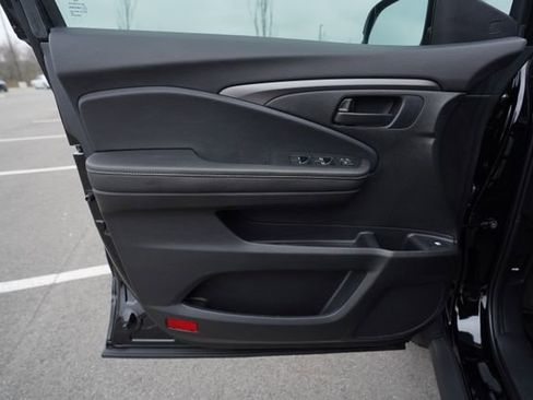 Used 2025 Honda Ridgeline Sport image 14