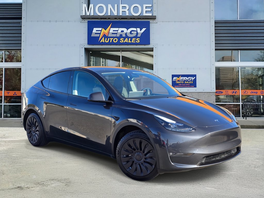 Used 2024 Tesla Model Y Long Range AWD/4WD image 1
