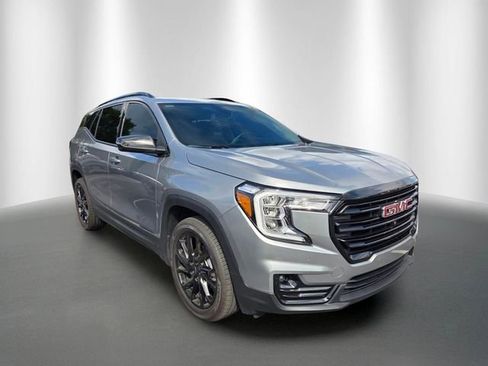 Used 2024 GMC Terrain SLT w/ Tech Package image 3