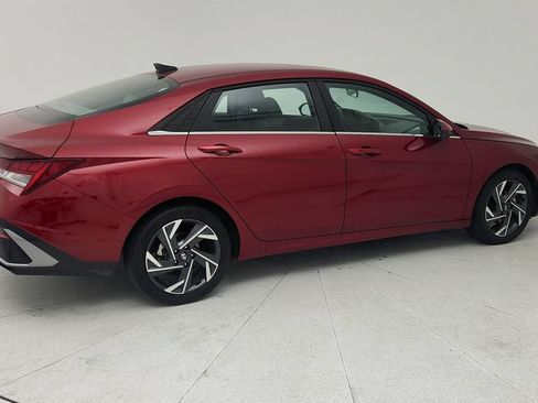 Used 2025 Hyundai Elantra SEL FWD image 7