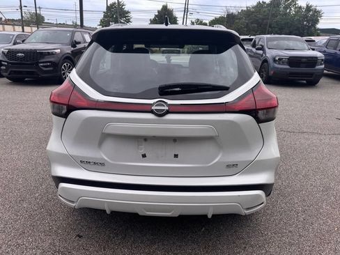 Used 2023 Nissan Kicks SR w/ SR Premium Package FWD image 4