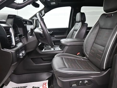 Used 2025 GMC Sierra 2500 AT4X image 3