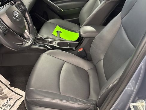 Used 2023 Toyota Corolla Cross XLE image 12