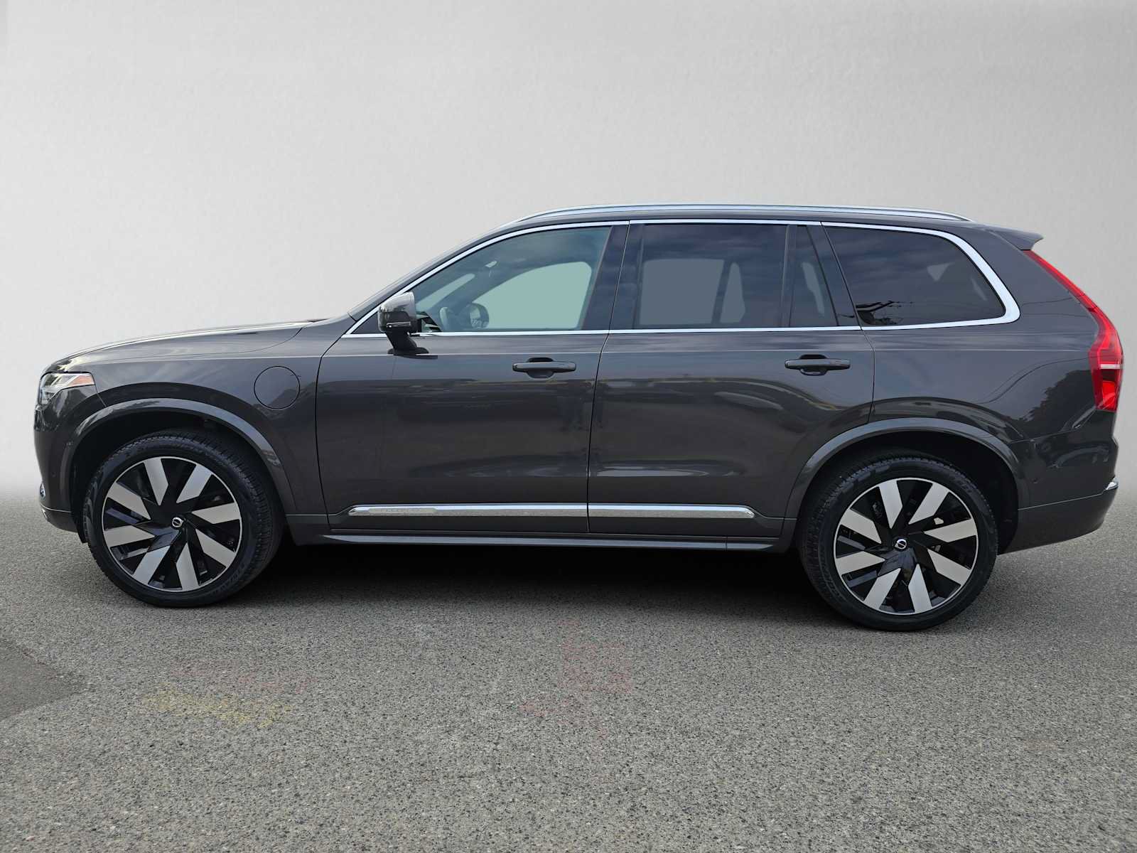 Certified 2024 Volvo XC90 T8 Ultimate w/ Protection Package Premier AWD/4WD image 7