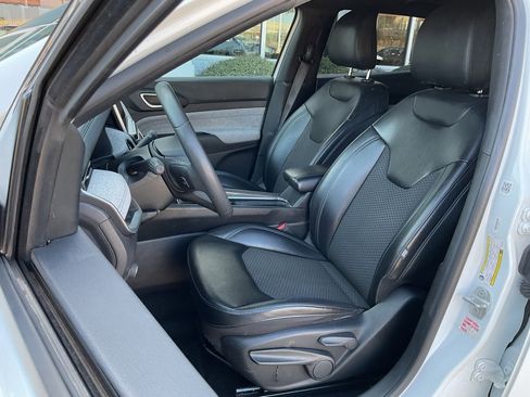 Used 2023 Jeep Compass Latitude image 14