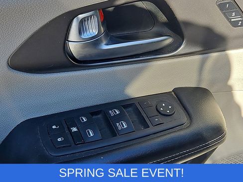 Used 2023 Chrysler Pacifica Touring-L image 13