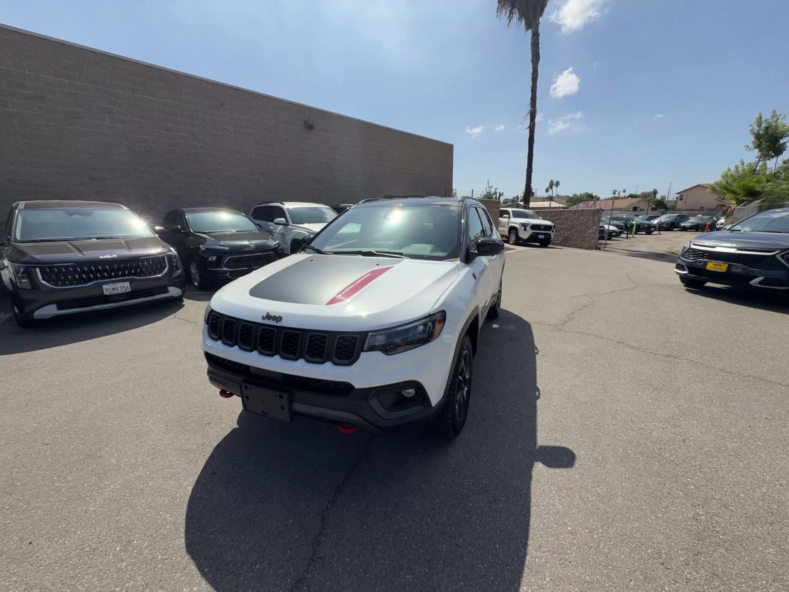 Used 2025 Jeep Compass Trailhawk AWD/4WD image 6