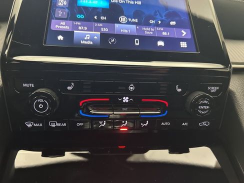 New 2025 Jeep Grand Cherokee Altitude AWD/4WD image 39