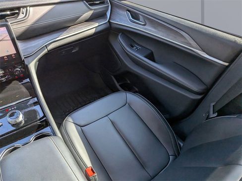 Used 2023 Jeep Grand Cherokee Limited w/ Trailer Tow Prep Group (B) image 18