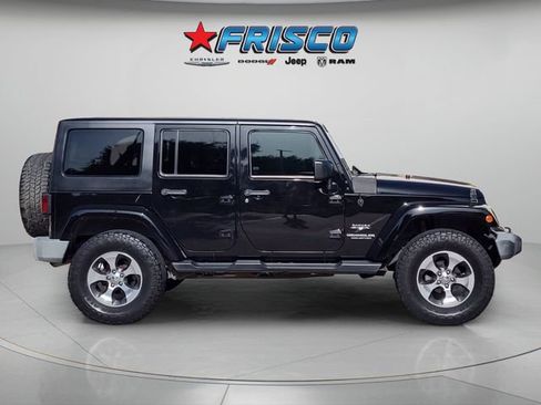 Used 2017 Jeep Wrangler Unlimited Sahara w/ Connectivity Group AWD/4WD image 8