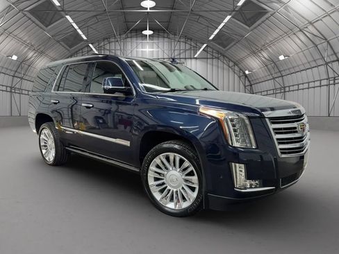 Used 2018 Cadillac Escalade Platinum AWD/4WD image 7
